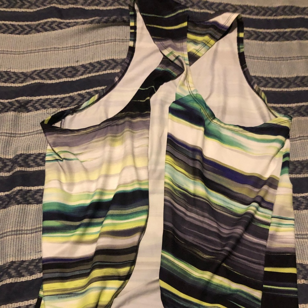 Workout top - Picture 2 of 4